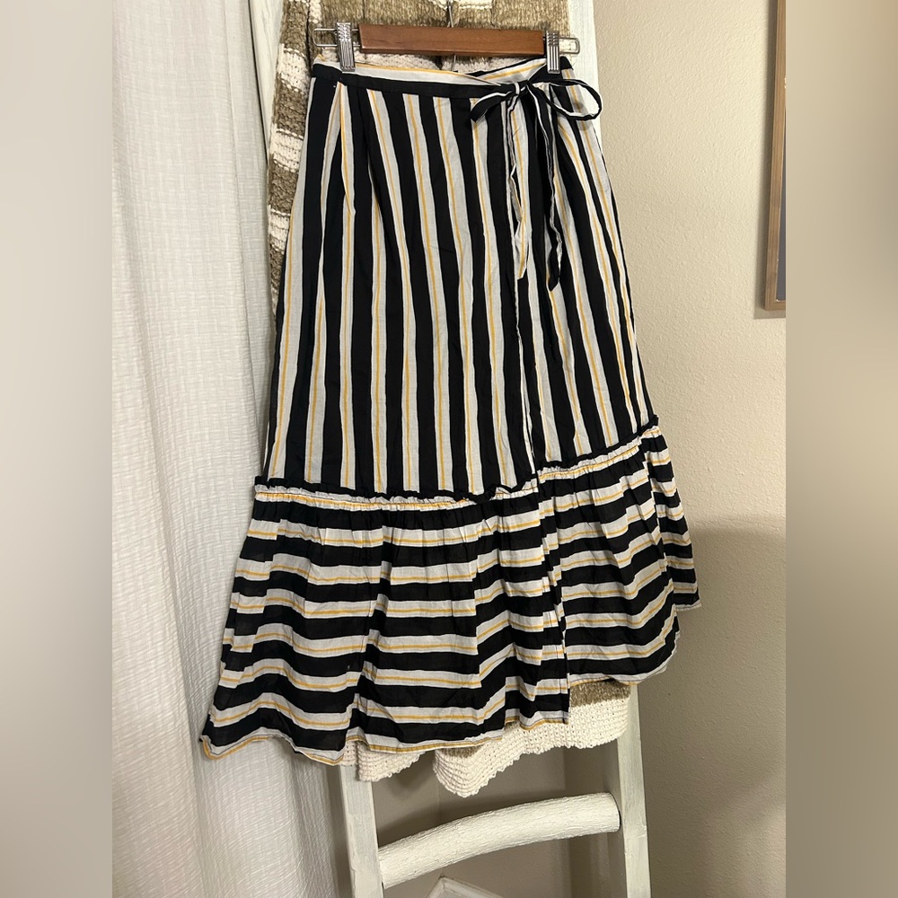 Who What Wear Striped Black and White Skirt. Size 2